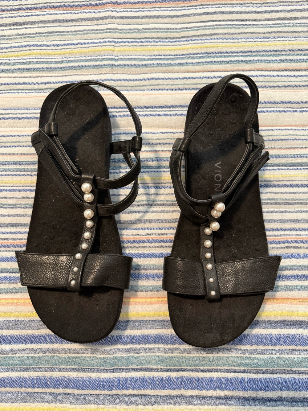 Vionic Black Pearl-Accent T-Strap Women's Sandals. Size 9.5